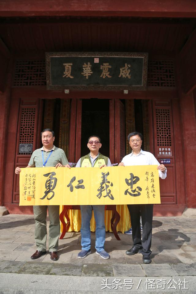 台湾高雄访湖北当阳关陵表演“扶鸾”这种古老的民间道术