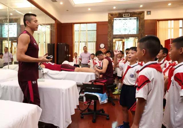 种子计划｜足球小将走进恒大基地傅博讲解阵型战术