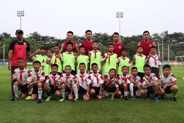 种子计划｜足球小将走进恒大基地傅博讲解阵型战术