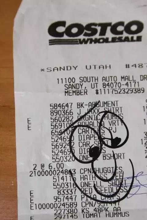 他是一名超市检票员，却依靠神奇画风，给大家带来快乐