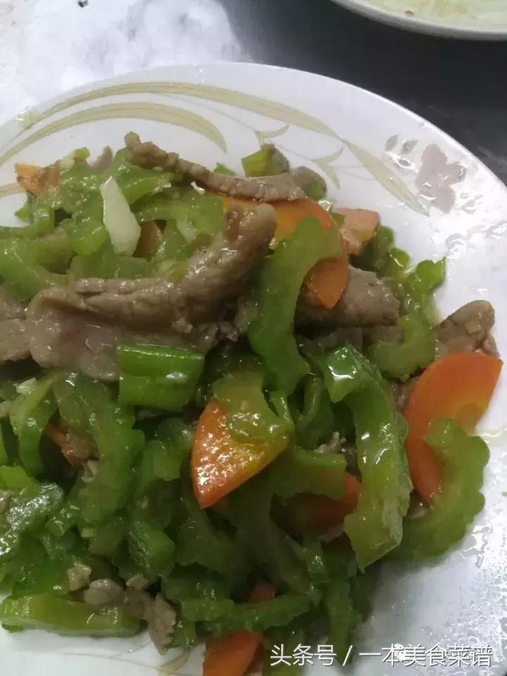 苦瓜炒肉要怎样炒苦瓜才不苦,苦瓜炒肉怎样炒苦瓜不苦