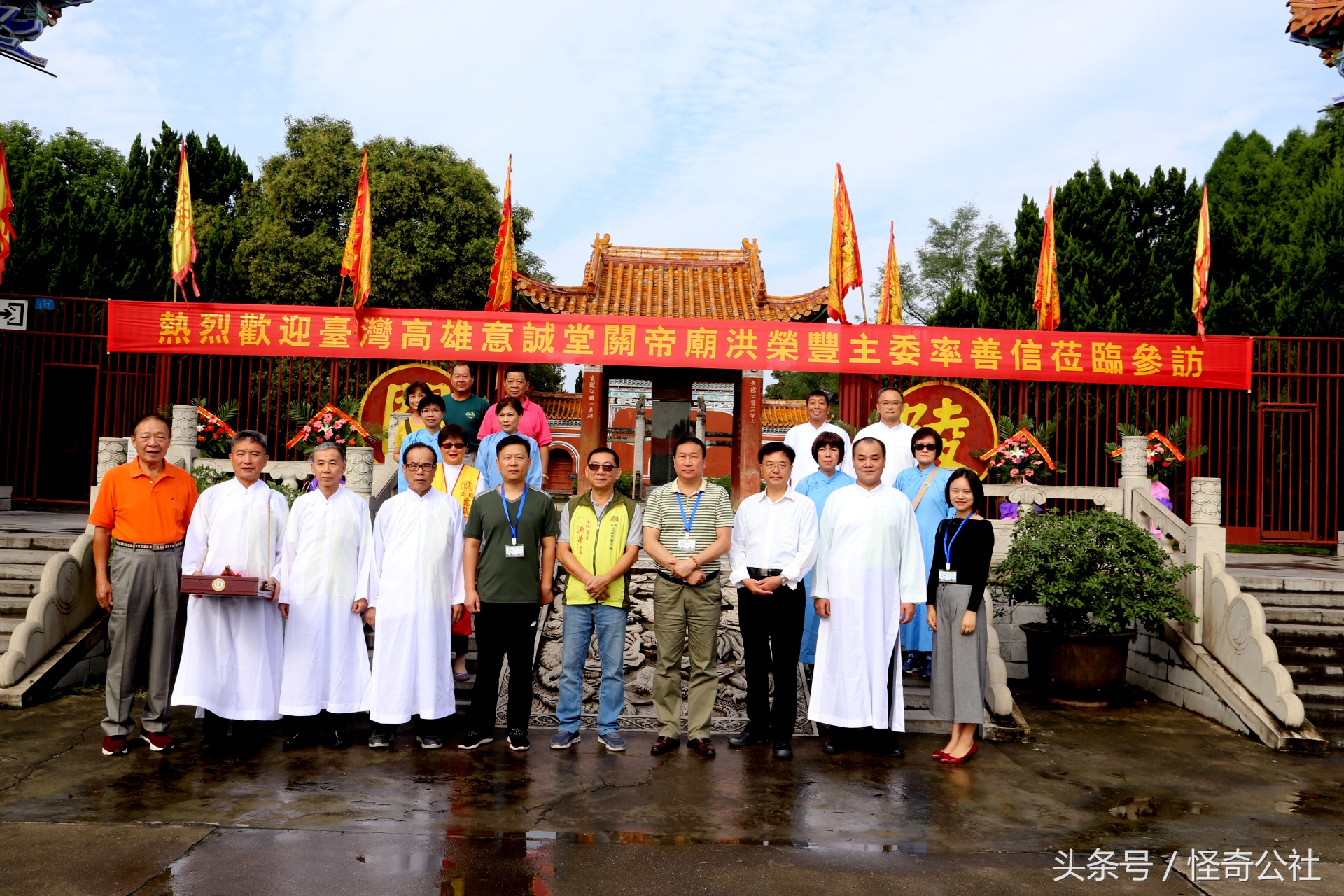 台湾高雄访湖北当阳关陵表演“扶鸾”这种古老的民间道术