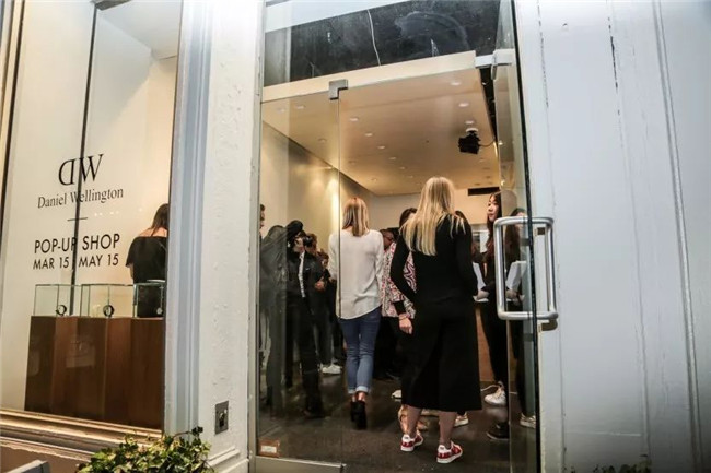 快时尚进入中国市场的时间,快时尚品牌流行趋势