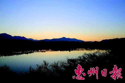 象岭生辉如人间仙境一衣带水似玉带明珠