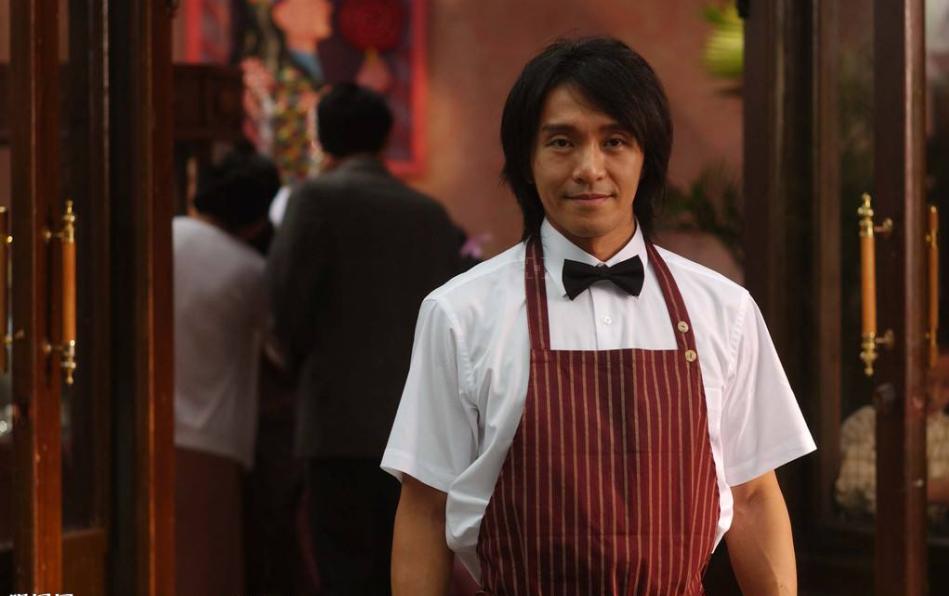 七年内周星驰帮他赚了三亿却只拿七十万，可他却说周星驰像条狗？