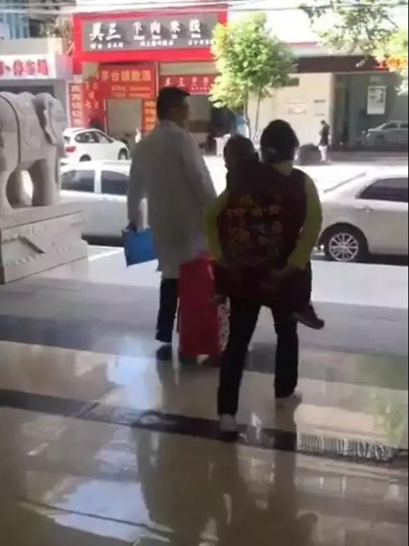 儿童癫痫难治吗？这位母亲已带孩子笑着出院，走在了康复的路