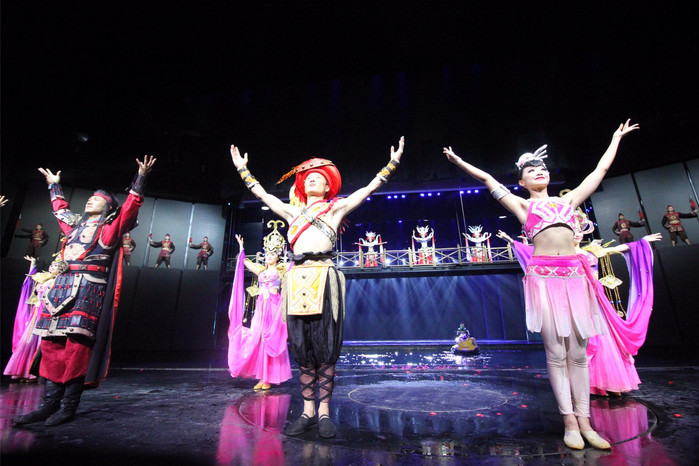 带着寻宝记游遍祖国大好河山,带着挖机去海边度假