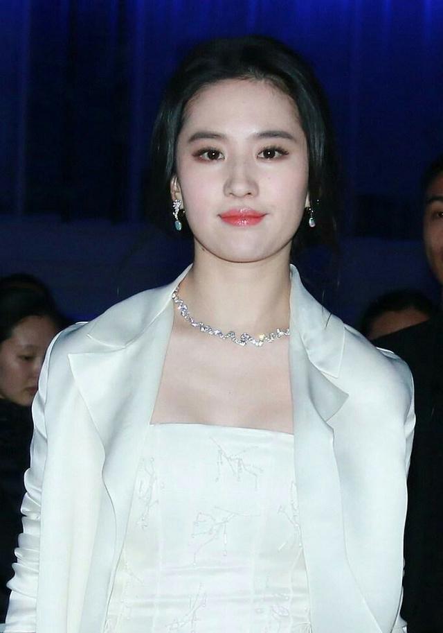 dior品牌大使杨颖和赵丽颖对比,迪奥代言赵丽颖与杨颖对比