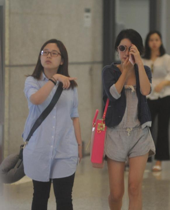 马伊琍爱穿抹胸裙,马伊琍穿吊带衫被网友嘲笑