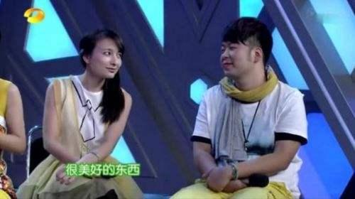 吴昕可爱的瞬间何炅一脸宠溺,吴昕杜海涛拍照