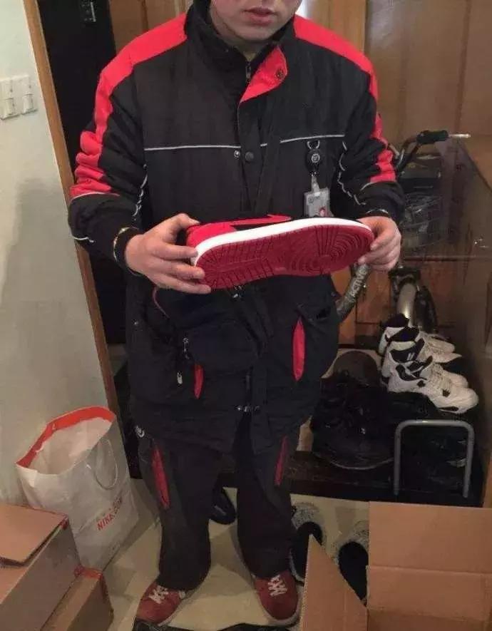 巴黎世家一万多的短裤,巴黎世家工作服卖多少钱