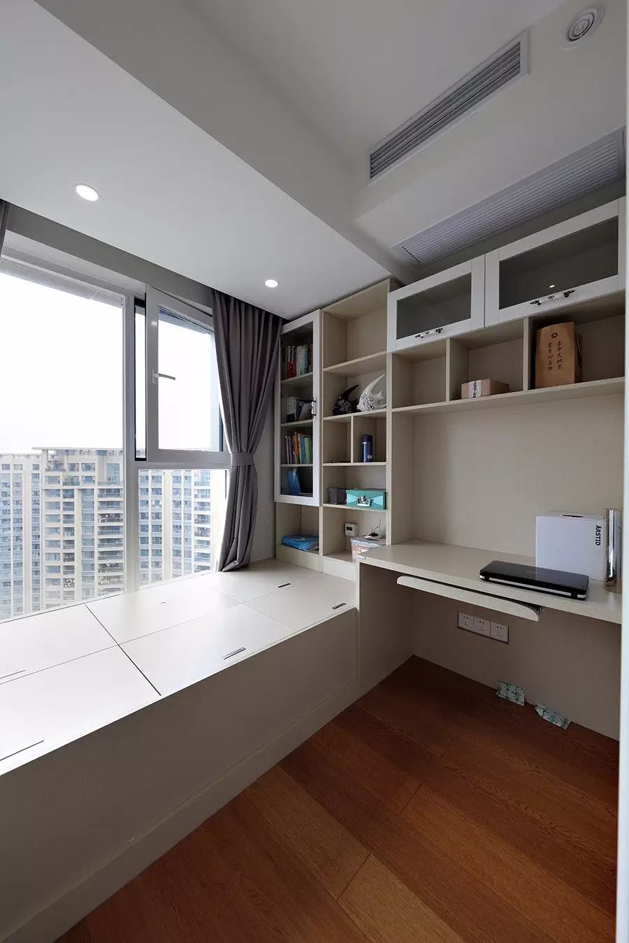 318平顶层复式装修,180平复式极简装修