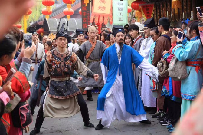 带着寻宝记游遍祖国大好河山,带着挖机去海边度假