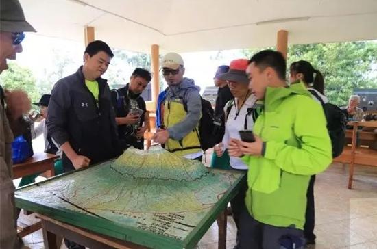 2017BLACKYAK牛人牛队-登顶非洲之巅