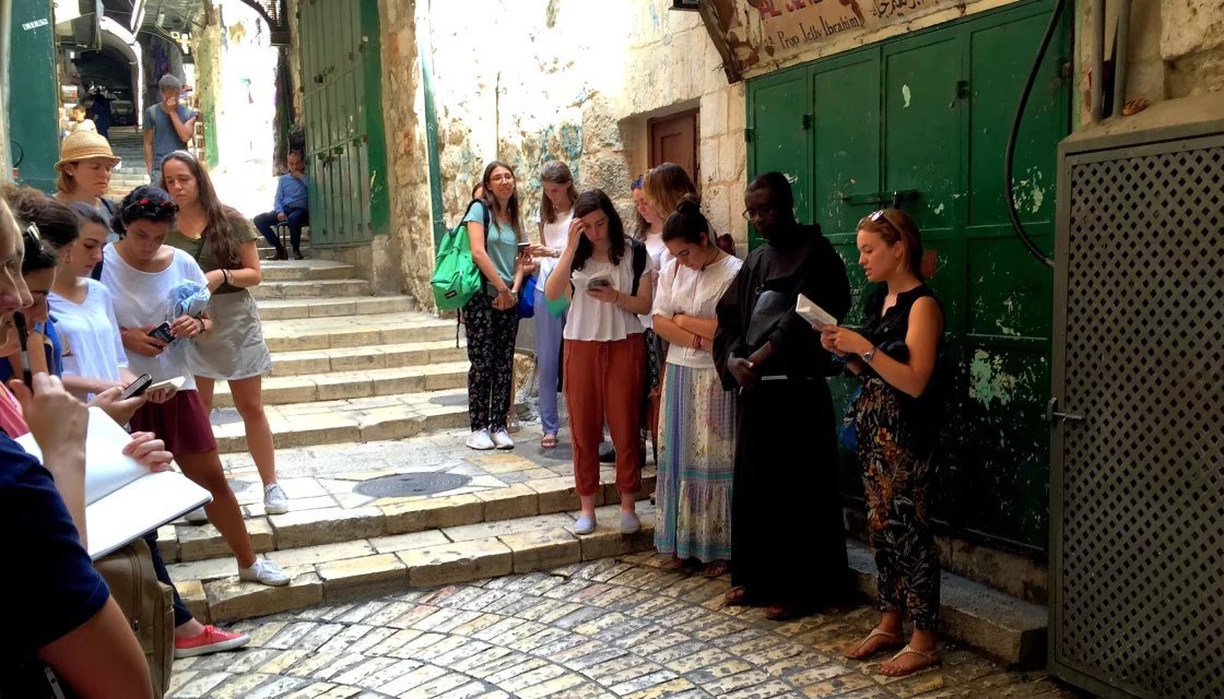 耶稣被钉死在十字架后来在哪里,耶稣被钉在十字架上之后的故事