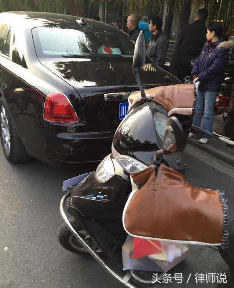 电动车碰豪车要赔多少钱,豪车剐蹭电瓶车