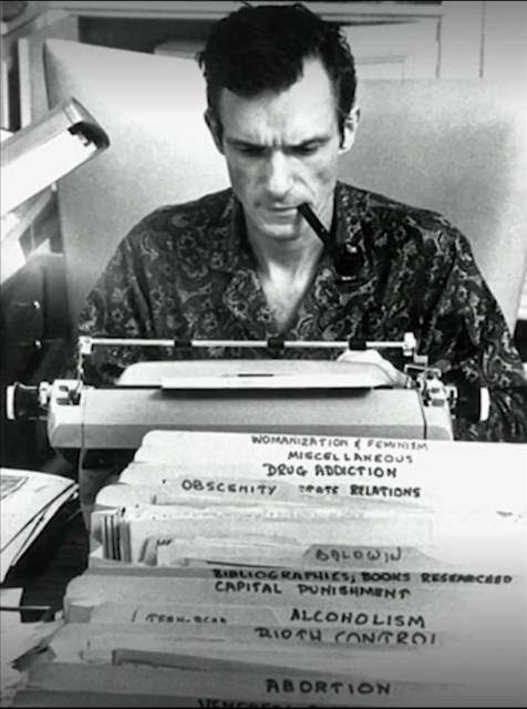 《花花公子》创始人离世，他只是有2000多名床伴的“花花公子”吗