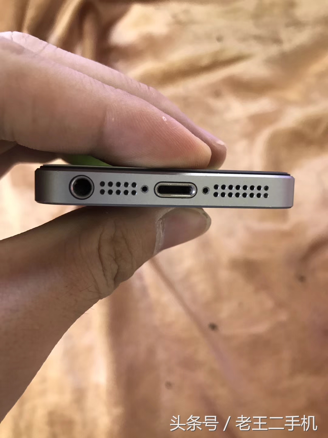 1600收了部经典小钢炮iPhoneSE，64g，值了