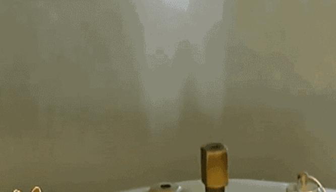 油烟机上的塑料油渍怎么去除,油烟机旁边有个塑料瓶怎么清洗