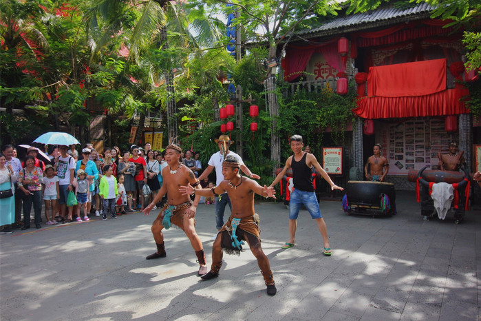 带着寻宝记游遍祖国大好河山,带着挖机去海边度假