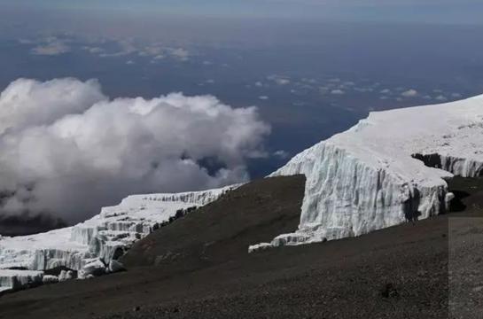 2017BLACKYAK牛人牛队-登顶非洲之巅