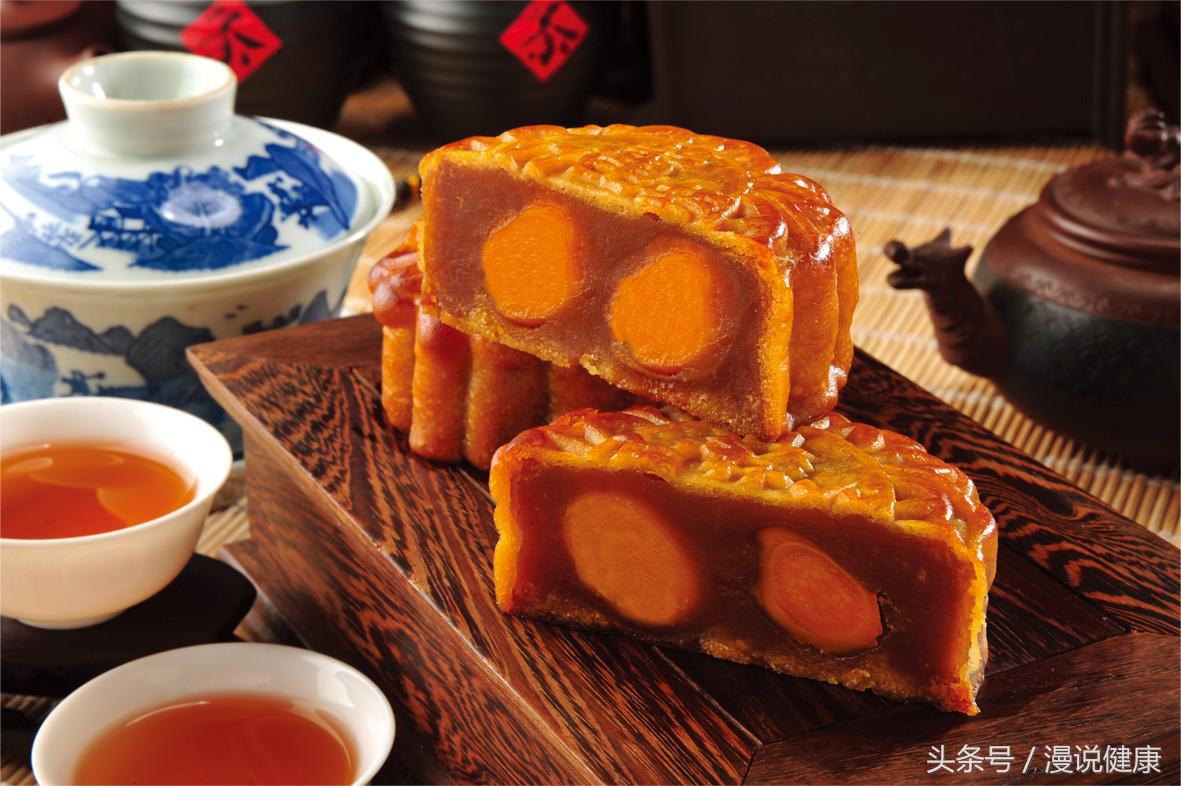 医院排长队不为看病只为买月饼,你可知一个月饼等于五个炸鸡腿?