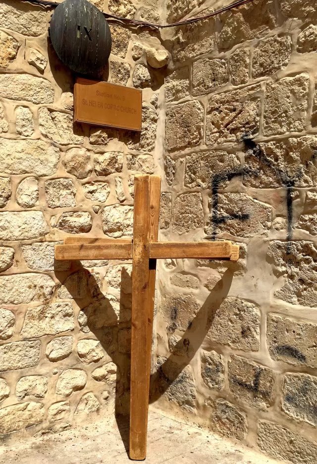 耶稣被钉死在十字架后来在哪里,耶稣被钉在十字架上之后的故事