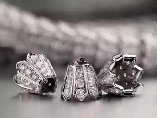 卡地亚、梵克雅宝、宝格丽等在制作技术上有什么标志性的工艺？