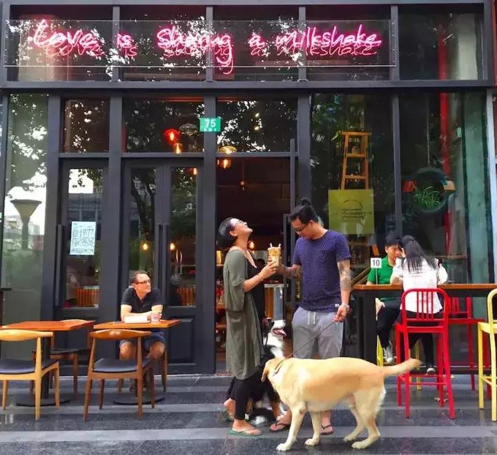 粉红汉堡上海店,粉红汉堡店