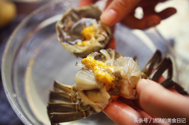 大闸蟹蟹黄特别多好吃,怎么油爆大闸蟹