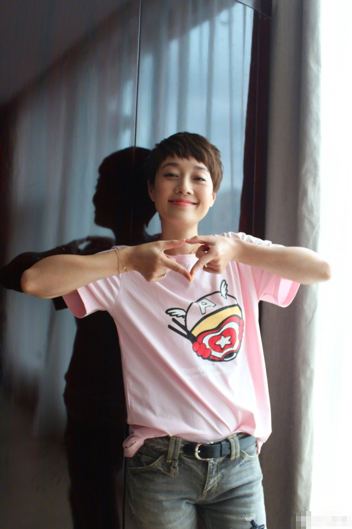 马伊琍爱穿抹胸裙,马伊琍穿吊带衫被网友嘲笑