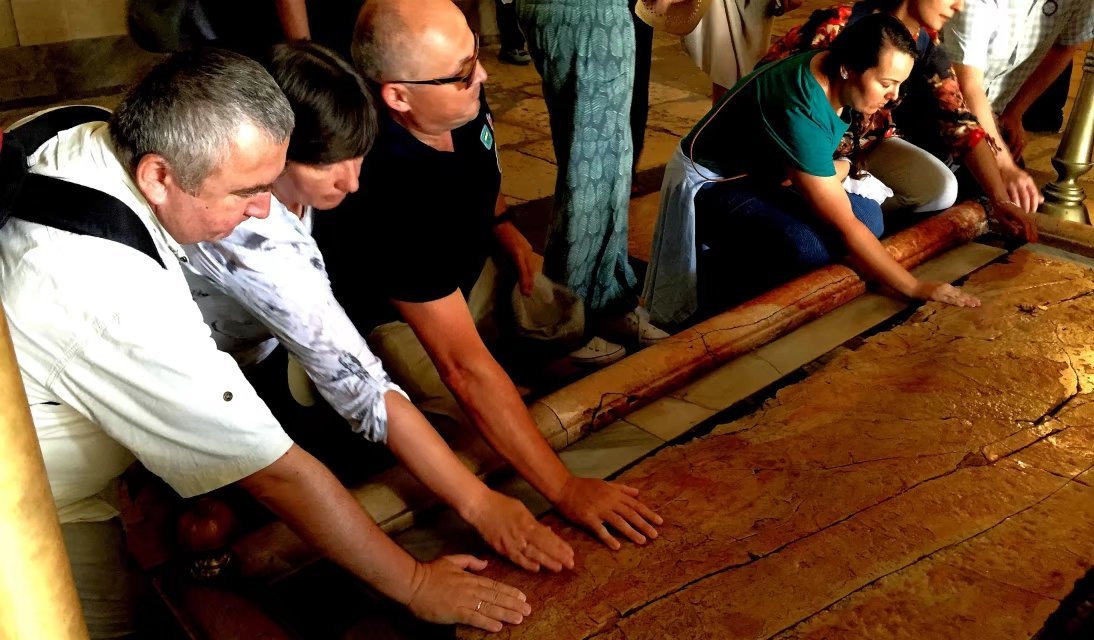 耶稣被钉死在十字架后来在哪里,耶稣被钉在十字架上之后的故事