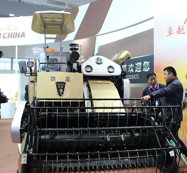 目前国产最好的中型水稻收割机,最好的水稻收割机多少钱一台