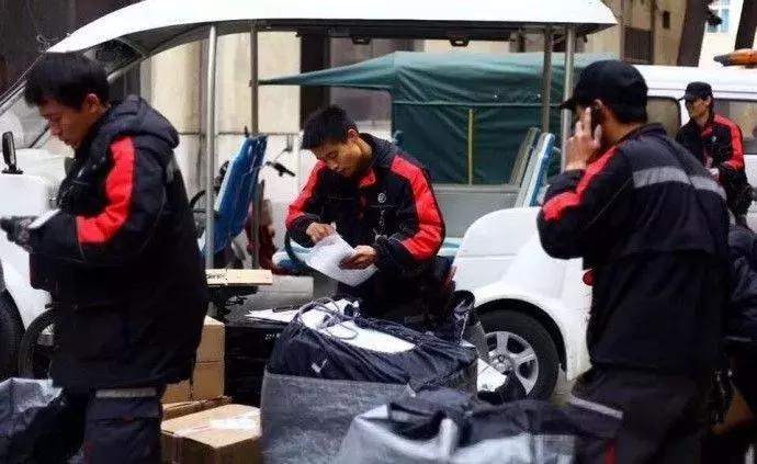 巴黎世家一万多的短裤,巴黎世家工作服卖多少钱