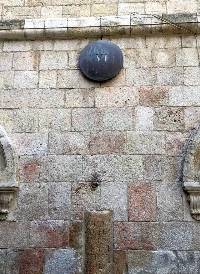 耶稣被钉死在十字架后来在哪里,耶稣被钉在十字架上之后的故事