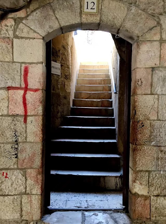 耶稣被钉死在十字架后来在哪里,耶稣被钉在十字架上之后的故事