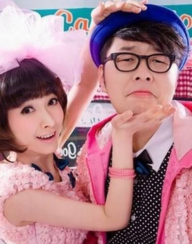 吴昕可爱的瞬间何炅一脸宠溺,吴昕杜海涛拍照