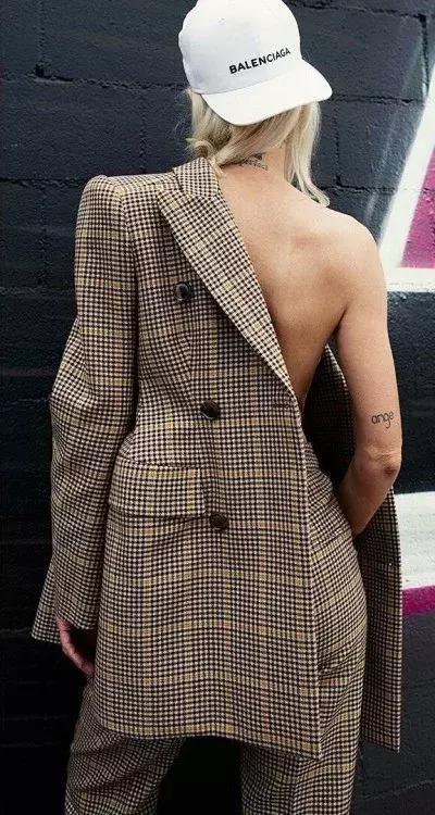 巴黎世家一万多的短裤,巴黎世家工作服卖多少钱