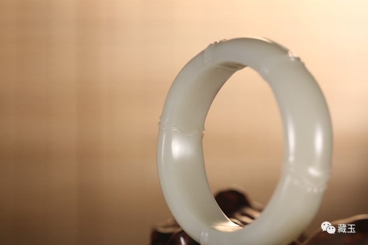 900000块买的玉手镯估价,9000左右的玉手镯