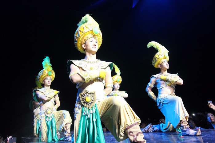 带着寻宝记游遍祖国大好河山,带着挖机去海边度假