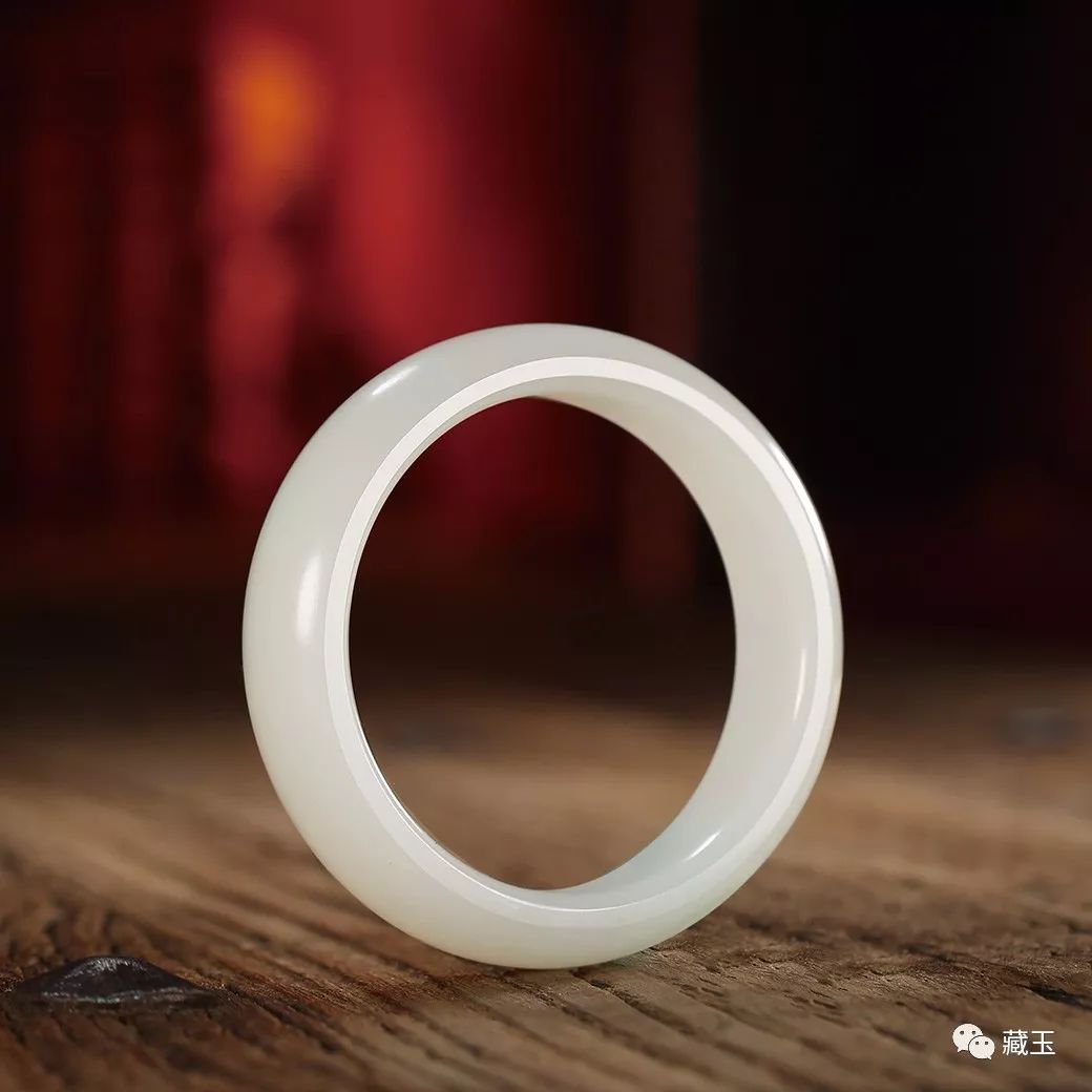 900000块买的玉手镯估价,9000左右的玉手镯