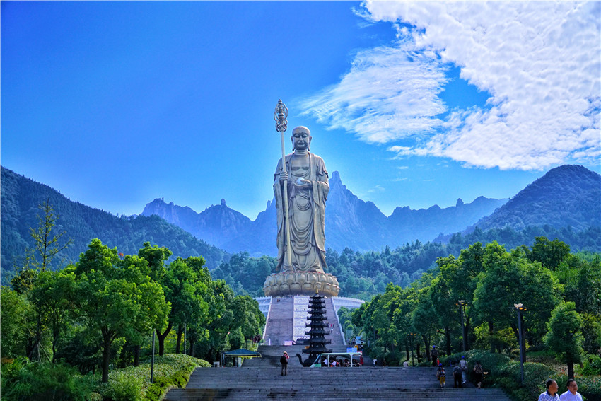 礼佛峨眉顶,礼佛普陀山