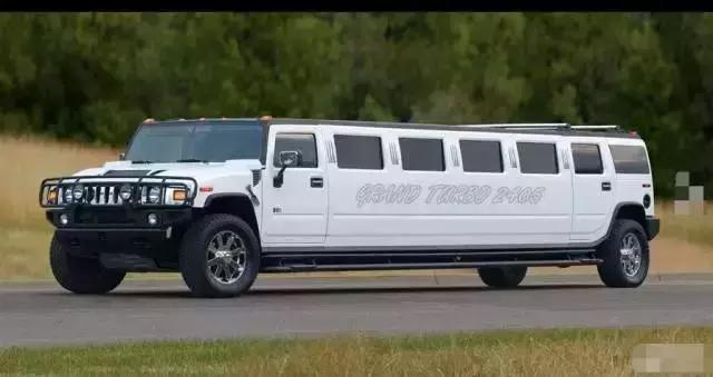 土豪花300万买加长悍马，二手被人50万买走跑婚庆，半年回本！