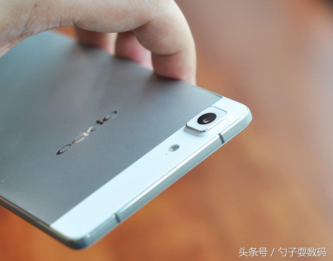 保留3.5毫米耳机孔的新手机,3.5毫米的耳机孔是最先进的设备