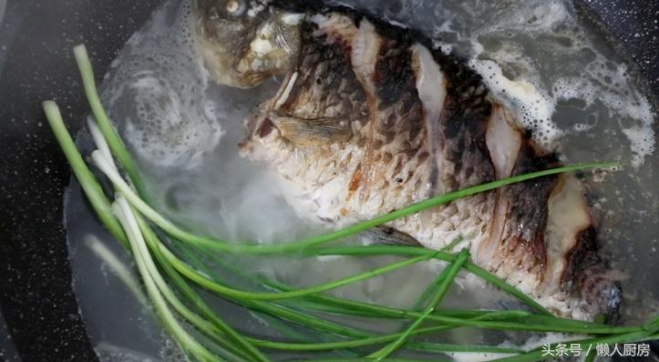 鲫鱼汤不够白,雪白的鲫鱼汤还是奶白的鲫鱼汤