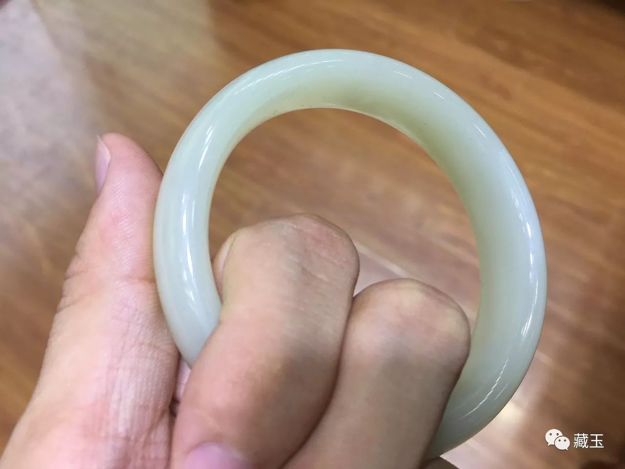 900000块买的玉手镯估价,9000左右的玉手镯