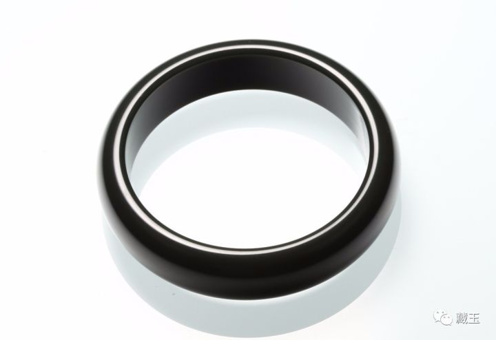 900000块买的玉手镯估价,9000左右的玉手镯