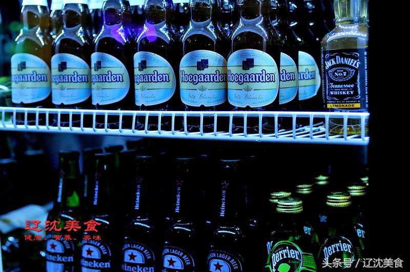 这间酒吧在咖啡馆里，KTV藏在台球厅里，麻将室在咖啡厅上面