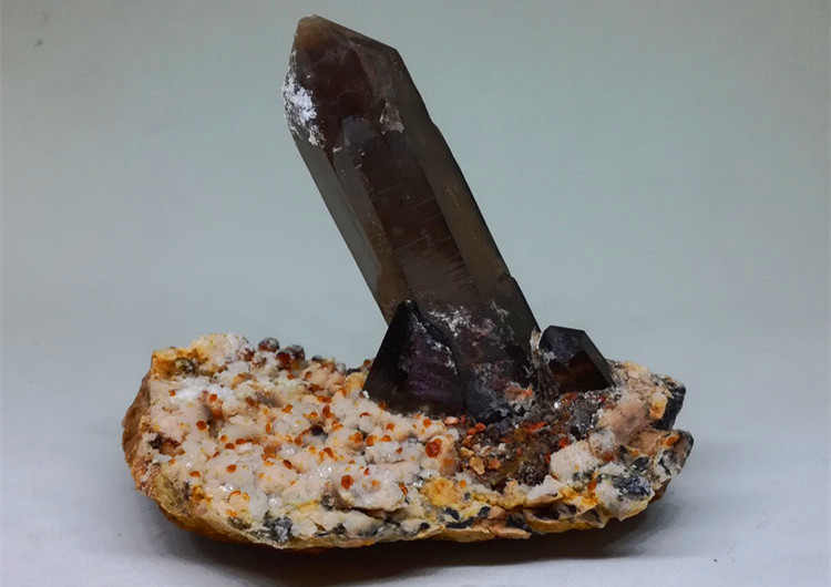 晶莹剔透的水晶-其莹如水，其坚如玉