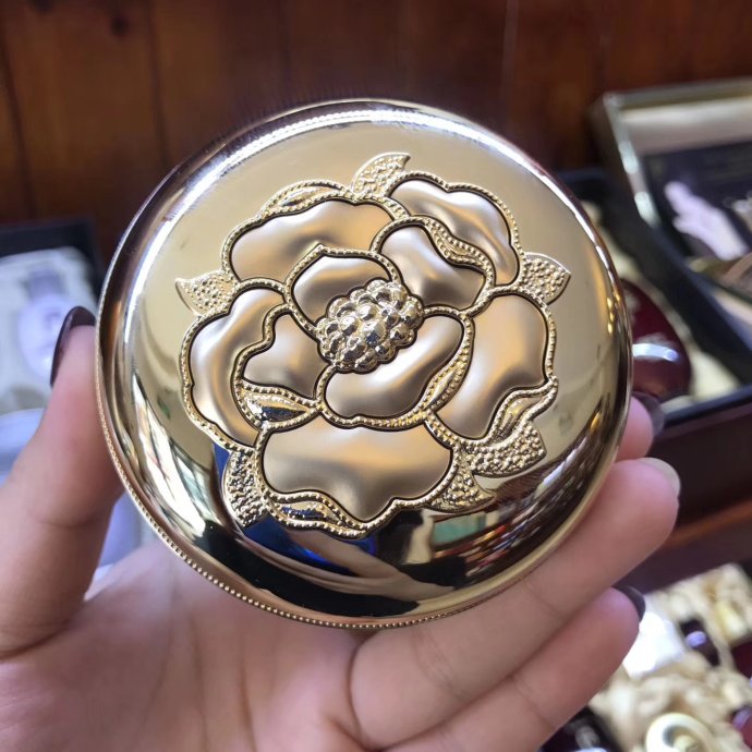 气垫怎么用看起来细腻自然,气垫要遮瑕还是不遮瑕